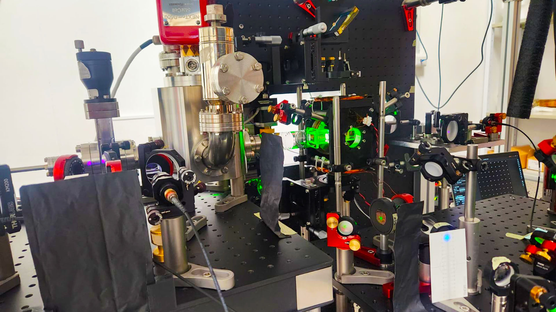 Banco ottico del computer quantistico ad atomi freddi del CNR a Firenze